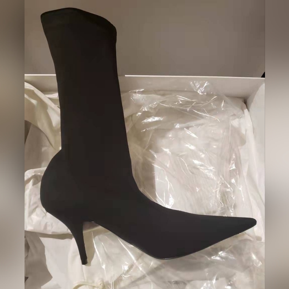 **Brand New** Balenciaga Knift Bottie size 35